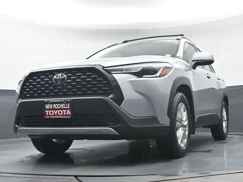 Certified 2024 Toyota Corolla Cross LE image 31