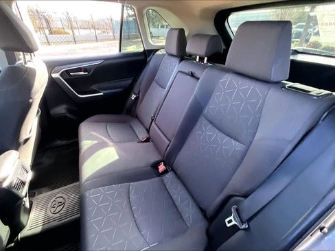 Used 2021 Toyota RAV4 XLE image 17