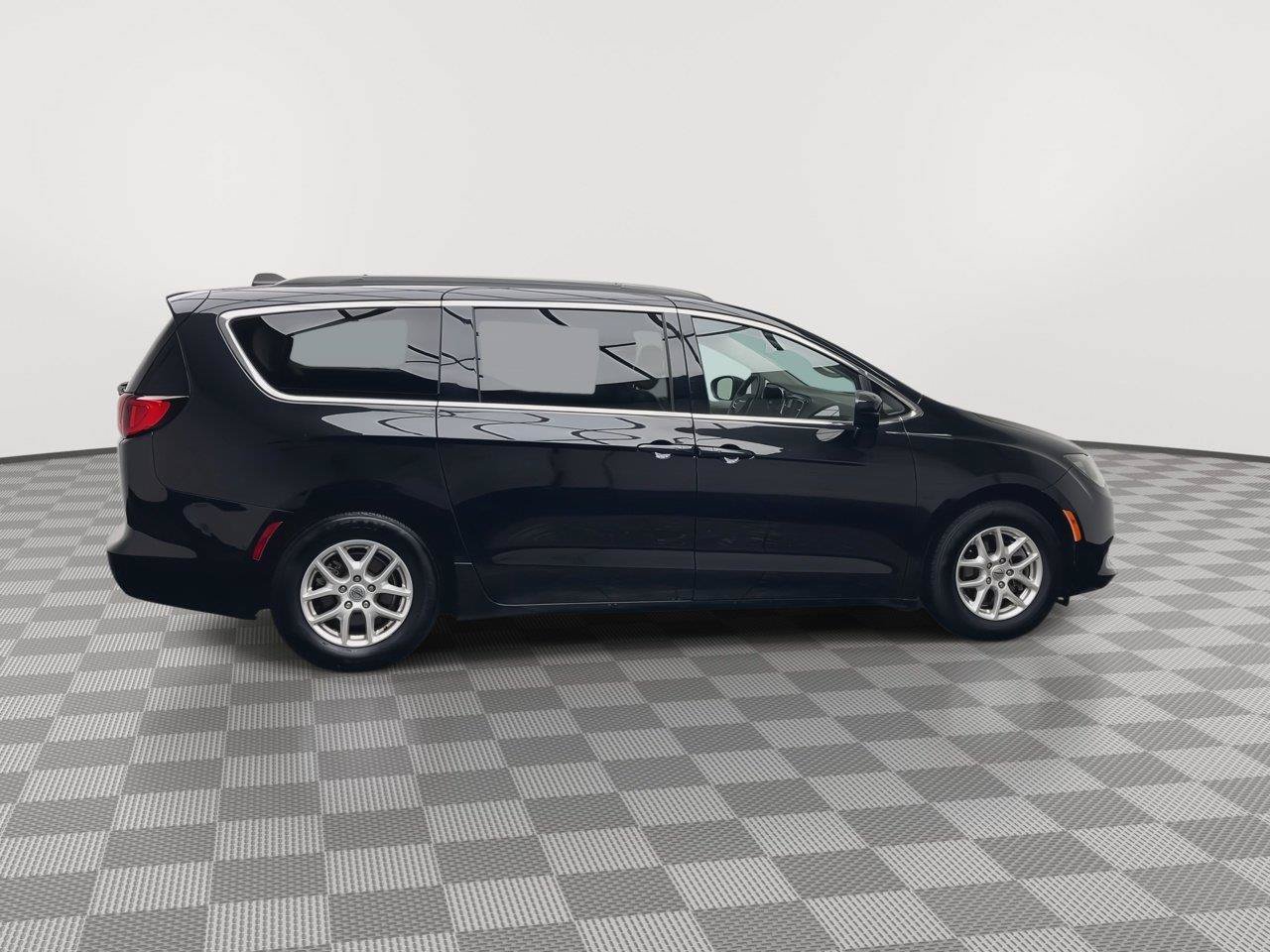 Used 2021 Chrysler Voyager Lxi FWD image 36
