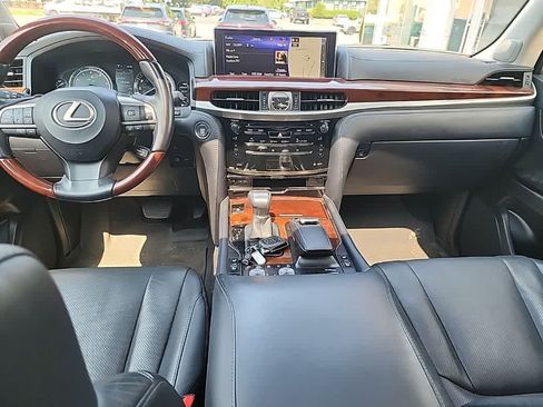 Used 2021 Lexus LX 570 4WD w/ Luxury Package image 18