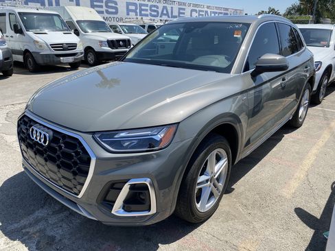 Used 2023 Audi Q5 e Premium w/ Convenience Package AWD/4WD image 2