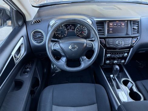 Used 2017 Nissan Pathfinder SV image 28