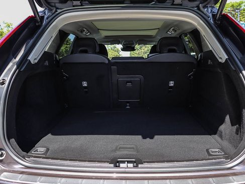 Used 2023 Volvo XC60 B5 Plus AWD/4WD image 26