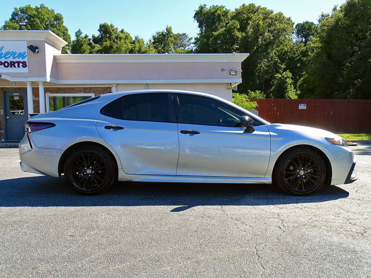 Used 2021 Toyota Camry SE FWD image 9