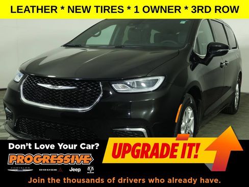 Used 2025 Chrysler Pacifica Select FWD image 1