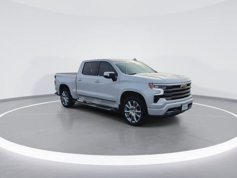 Used 2023 Chevrolet Silverado 1500 High Country w/ High Country Premium Package image 2