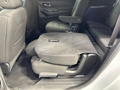 Used 2023 Chevrolet Traverse LT AWD/4WD image 38