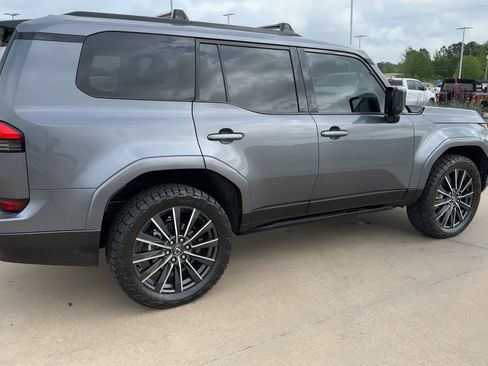 Used 2025 Lexus GX 550 w/ Cold Area Package AWD/4WD image 9