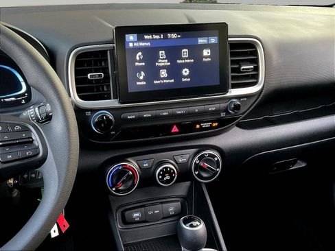 Used 2025 Hyundai Venue SE FWD image 9