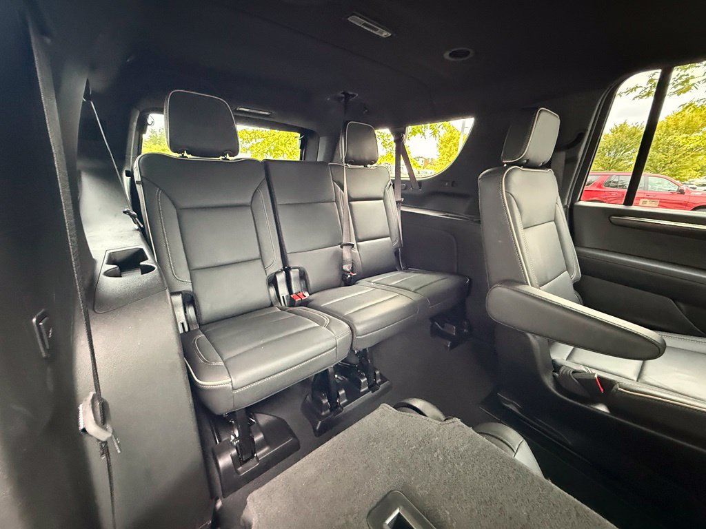 Used 2026 Chevrolet Suburban Premier AWD/4WD image 31