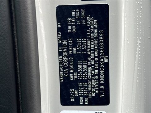 Certified 2025 Kia Carnival EX image 38