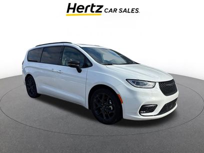 Used 2025 Chrysler Pacifica Limited