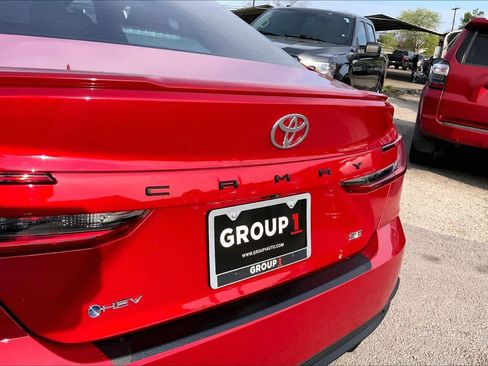 Used 2025 Toyota Camry SE image 30