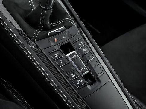 Used 2022 Porsche 718 Boxster Spyder RWD image 31