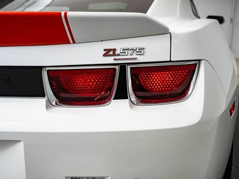 Used 2010 Chevrolet Camaro SS w/ RS Package RWD image 9