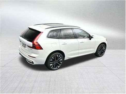 New 2026 Volvo XC60 T8 Ultra w/ Protection Package Premier AWD/4WD image 17