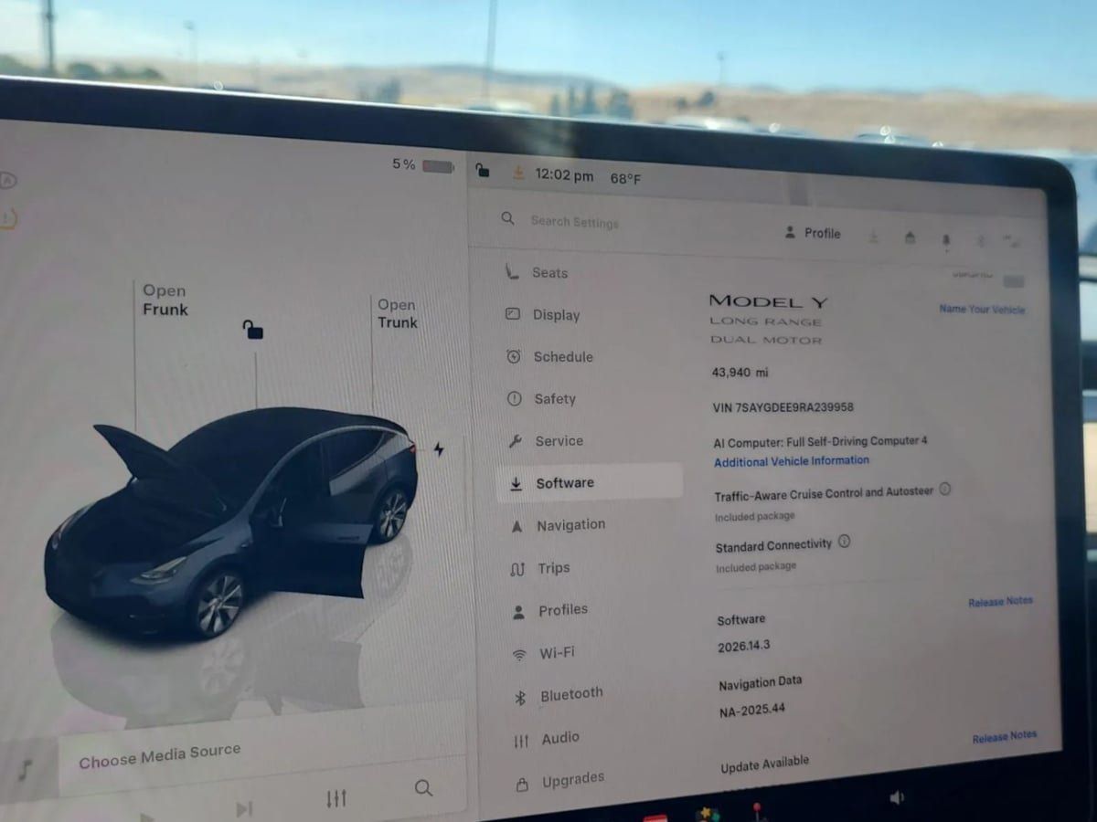 Used 2024 Tesla Model Y Long Range AWD/4WD image 4
