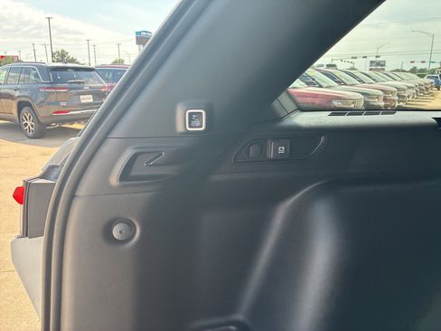 New 2025 Jeep Grand Cherokee Limited image 6