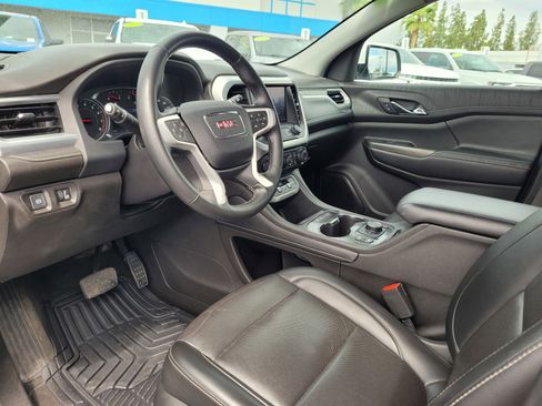 Used 2023 GMC Acadia SLT FWD image 9