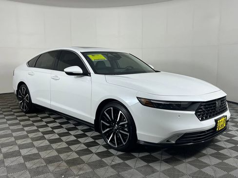 Used 2024 Honda Accord Touring image 3