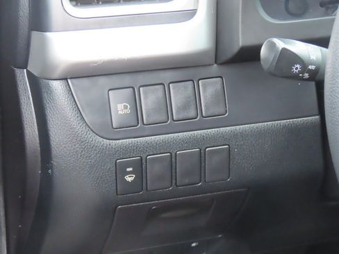 Used 2019 Toyota Highlander LE FWD image 26