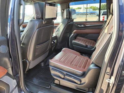 Used 2024 GMC Yukon XL Denali Ultimate w/ LPO, Floor Liner Package AWD/4WD image 3