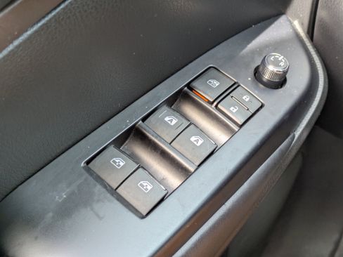 Used 2018 Toyota Highlander SE image 24