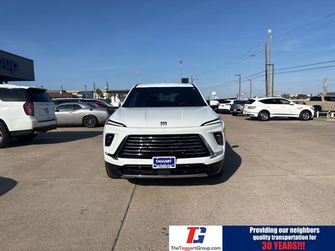 Used 2025 Buick Enclave Preferred image 11