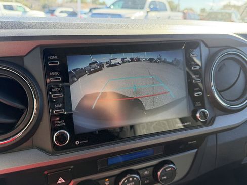 Used 2022 Toyota Tacoma TRD Off-Road image 17