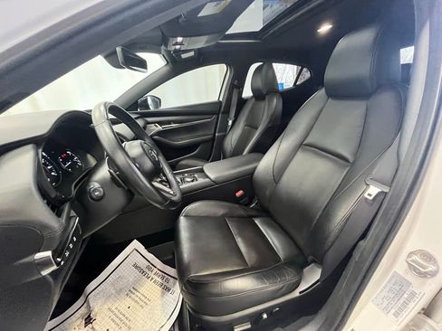 Used 2021 MAZDA MAZDA3 Premium Plus image 10