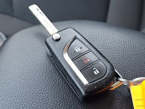 Used 2024 Toyota RAV4 LE AWD/4WD image 32