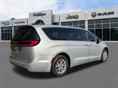Certified 2024 Chrysler Pacifica Touring-L image 3