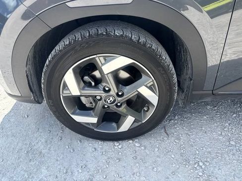 Used 2023 Hyundai Venue Limited FWD image 11
