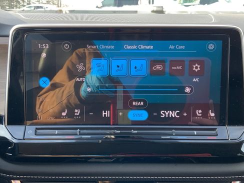 Used 2024 Volkswagen Atlas SE image 35