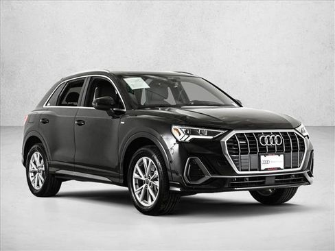 Used 2021 Audi Q3 2.0T Premium Plus w/ Premium Plus Package AWD/4WD image 3