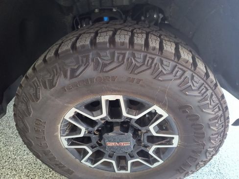 Used 2024 GMC Sierra 2500 AT4X AWD/4WD image 40