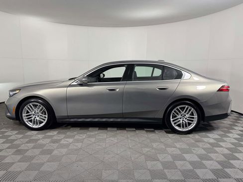 Used 2025 BMW 530i xDrive w/ Premium Package AWD/4WD image 11