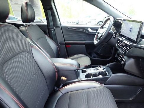 Certified 2023 Ford Escape ST-Line w/ Tech Pack #1 AWD/4WD image 9