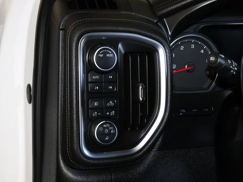 Used 2020 Chevrolet Silverado 1500 High Country w/ Technology Package AWD/4WD image 27