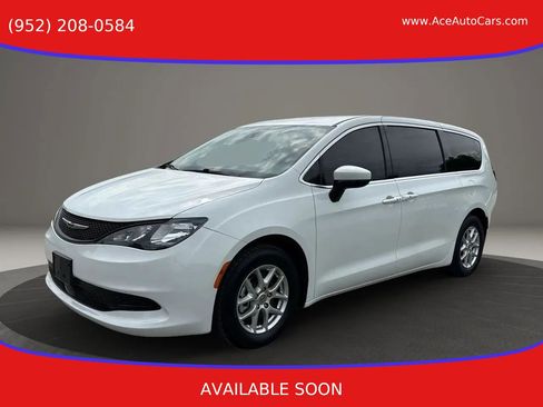 Used 2023 Chrysler Voyager LX FWD image 1