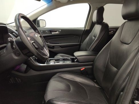 Used 2019 Ford Edge Titanium w/ Equipment Group 301A FWD image 17