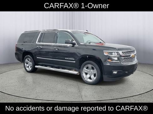 Used 2017 Chevrolet Suburban LT w/ LT Signature Package image 2