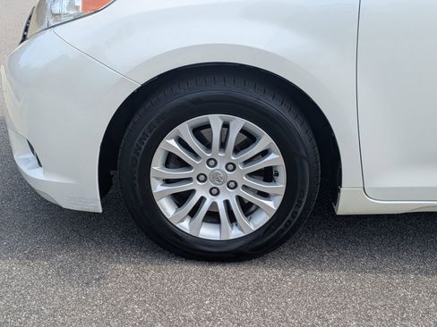 Used 2016 Toyota Sienna XLE Premium image 35