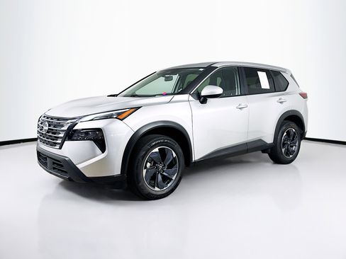 Used 2024 Nissan Rogue SV image 4