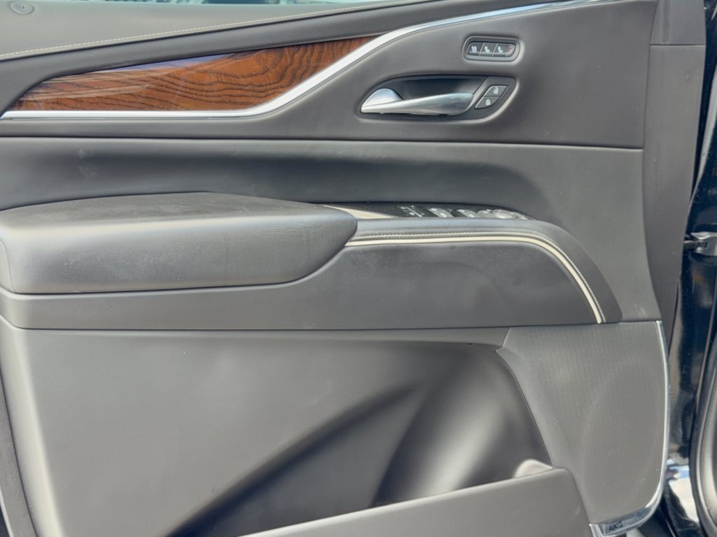 Used 2022 Cadillac Escalade Sport Platinum w/ Heavy-Duty Trailer Package AWD/4WD image 14