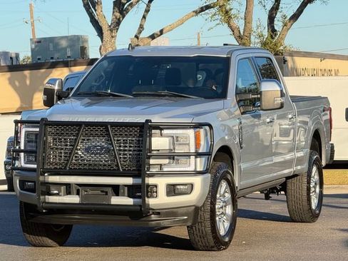 Used 2019 Ford F250 Platinum image 3
