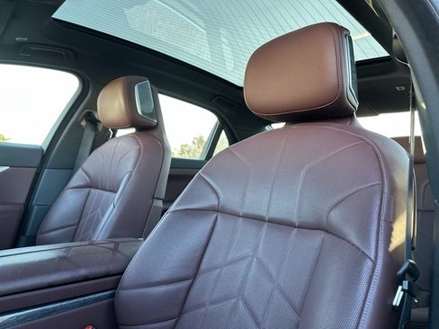 Certified 2023 BMW 760i xDrive image 18