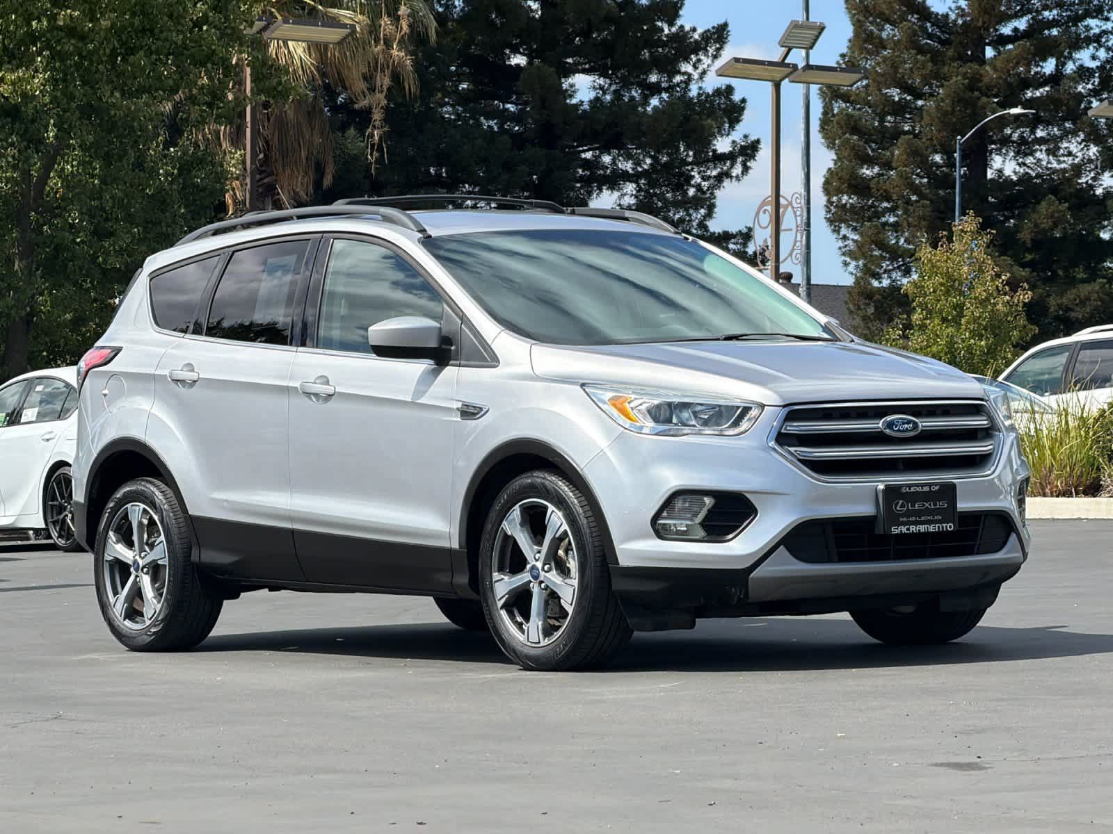 Used 2017 Ford Escape SE w/ Equipment Group 201A FWD image 4