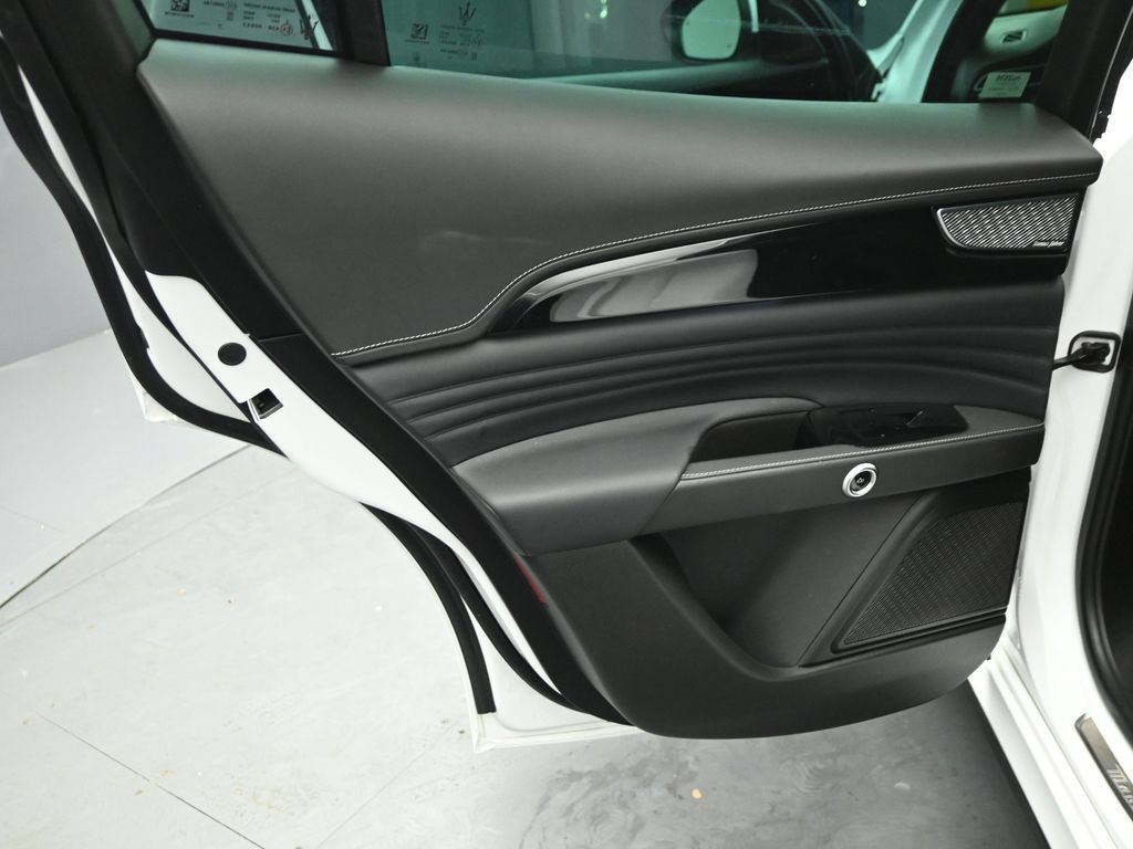 Used 2023 Maserati Grecale Modena AWD/4WD image 21