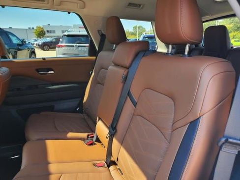 New 2025 Nissan Pathfinder Platinum w/ Cargo Package image 10